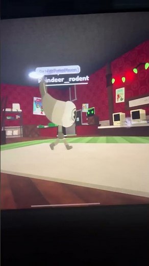 Best trinkets for shrimpo (multiple choice) (vanity mirror and bees remote/bone is what I use)