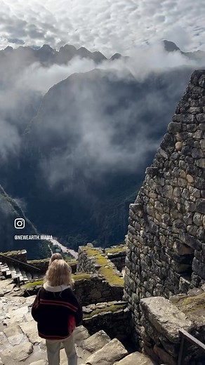 A Year ago today we were in Peru 🇵🇪 Visiting Machu Picchu which was MIND BLOWING & imprinted on our hearts forever. The train to Agus Calientes is so special, the whole experience was something of a dream. If you ever visit make sure you stay in Agus Calientes for a few days to really soak up the ancient mountain town 🥰 Travelling with the kids is the best thing I’ve ever done 😭💓 #peru #travelwithkids #worldschooling | NewEarth.Mama