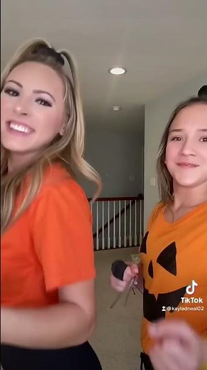 ￼HALLOWEEN TIKTOK DANCE 🎃💀 KAYLA & KALLI