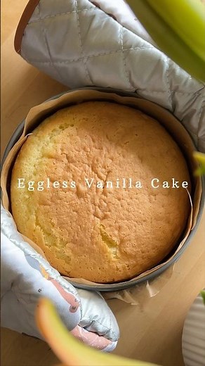 Make Eggless Vanilla Cake in Just Minutes! 🍰 #egglesscake #vanillacake