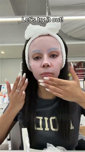 Can you tell that my T-zone is the main area for my sebum production? 🤮👀