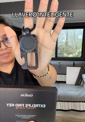 Smart Keychain: Your Ultimate GPS Tracker