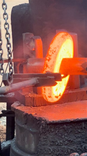 Inside the forging factory Sparks Flood the Forging Floor #forge #forging #blacksmith #factory #swaging | BK-Craft