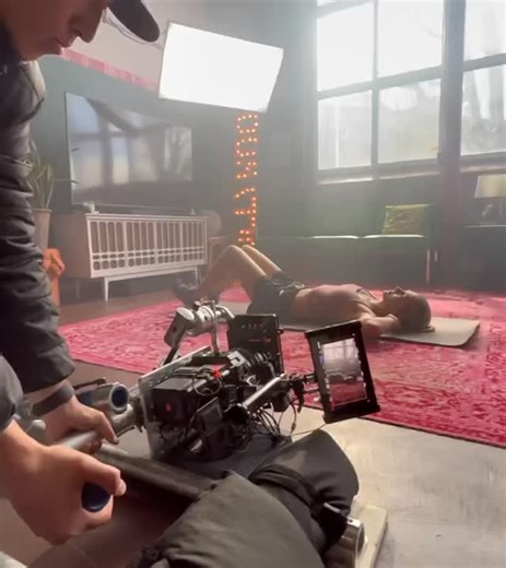 🎥🎥 FilmCrew #workout by @colorado_gaffer Director: @evanforrestmann Producer: @brennahro AD: @philschlieder DP: @thefakedavidchang AC: @ironsidesmotion KG: @thefirmgrip BB: @billy_gunn_728 Art: @nikkirmalloy HMU: Marisol Garcia PA: @thekidbsmith Production: @otherworldlyproductions 🎥🎥 . . Send us your BTS pics for a feature 🖤🔘🔲 🎥🎬 . . SHARE your comments 👉 LINK in BIO . . . #filmcrew #cinematographer #dop #gaffer #videographer #filmmaker #filmmaking #filmlighting #filmgear #griplife #s