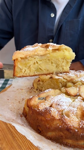 A staple in every Italian household - Torta di Mele, Apple Cake! 🇮🇹 I love this recipe because it’s sweet, spongy and packed full of apples. It's simple to make and the design on the top looks very impressive which makes it perfect for a special occasion. But it's also great to enjoy for breakfast or as a snack - if you love apple pie, you’ll love this one! This is just one of more than 90 Sardinian and family recipes you can find in my new cookbook Eat Like A Sardinian, Live to 100 - now avai