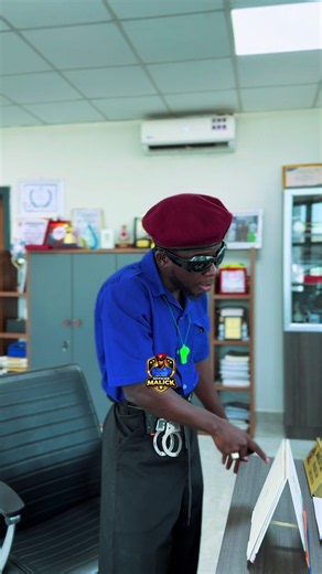 Kujolong AyeeeDiyaa 🤭 Officer Ndow👮‍♂️ was unable to arrest the Lord Mayor of Banjul Rohey Malick Lowe at her office today😂😂 #PoliceIsYourFriend🤝 #AyeeeDiyaaa😂 #funnycomedy #viral_video