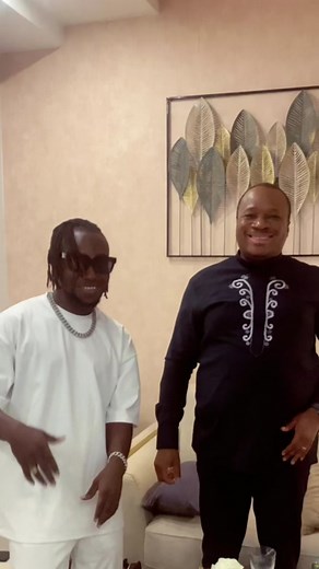 🎵ENFANT DE DIEU avec Le @Pasteur Mohammed SANOGO 😍☝🏾 Nous vous souhaitons un très bon dimanche ✝️♥️