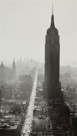 New York City is 373 years old… but that’s not the whole story. Manhattan became a city in 1653 under the Dutch, when it was called New Amsterdam. In 1664, the English took over and renamed it New York. But the New York City we know today with all five boroughs didn’t exist until 1898. So in a way, NYC has two birthdays… the old city and the modern one.” NYC didn’t become a five-borough city until 1898 and Brooklyn was its own city before that. 🗽 #nychistory #newyorkcity #birthday #GeorgeWashin