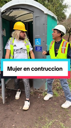 Una mujer en la construcción roofing humor #hispanosenusa #latinosenusa🇺🇸 #latinosenusa #migrantes_latinos #migrantesenusa