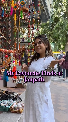 Gurleen Gambhir Khakhar | Let explore Janpath sath mein 🪞🪷 So long story short Janpath has been my shopping adda since Bachpan , every summer vacation one trip to... | Instagram