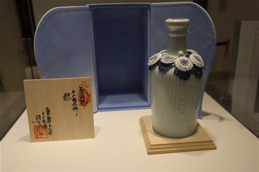 長崎・五島の熟成ジンと三川内焼がコラボ　「GOTOGIN」100万円100本限定販売