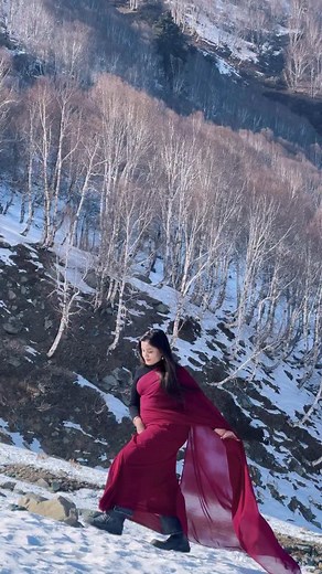 DM FOR SHOOT 💕❤️ . . . . . #trending #reels #viral #feelings #goodvibes #poses #new #nature #love #poses #singelvideos #lifeline #staysafe #view #thajwasglacierview🌨️ #edit #walk #lookinggood #explore #mountains #forevermemories❤️ #videography | Umer Kashmir