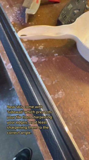 Ski tuning tips 1 👷🎿#skiing #skitok #skituning #forfun #skiracing