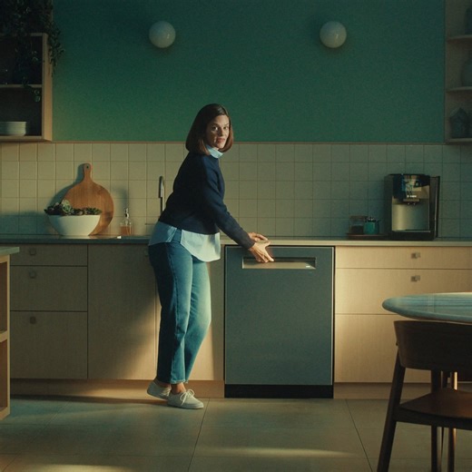 With the Bosch 800 Series Dishwasher, you’ll strike fear into drippy dishes and plasticware everywhere. And when you can keep your dishes heroically dry… The more you Bosch, the more you feel like a Bosch. Learn how to do the dishes like a Bosch: https://www.bosch-home.com/us/products/dishwashers | Bosch Home