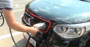 Mașinile electrice, încurajate în București prin vorbe: Au fost construite doar 7 stații de încărcare. Ce spune Primăria