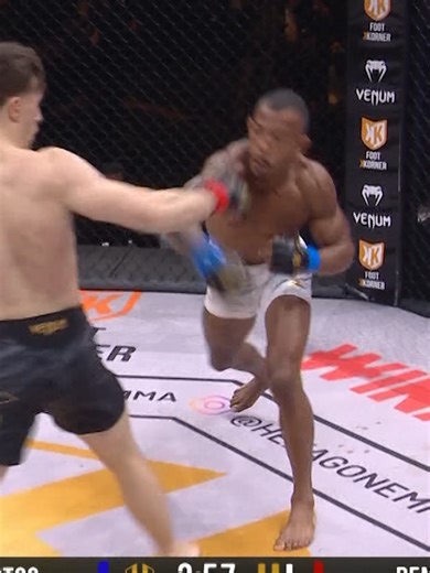 🇫🇷😱 Paul Dena vient d'ÉTEINDRE Paulo Santos ! 💪✅ Le combattant français fait le show encore une fois devant son public... WOW ! 🚀 Il passe en 3-0 en pro avec 3 finitions, c'est fort ! #RMCMMA