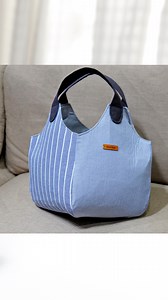 DIY! Simple tote bag. #sewingprojects #bagtutorial #fabricbags #sewingforbeginner #diybags #dailytotebag #totebag #ToteBagDesign | Ae PooiM