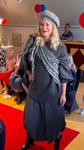 Langes Goes Paris! 🇫🇷🍷👠💕 | Langes