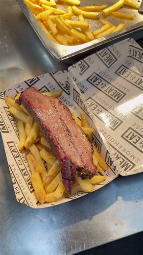 His first time trying brisket meat #bestfood #ukfoodies #bbq
