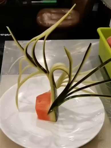 ✨Delicate hand-carved beauty in every petal — art that looks almost too perfect to be real ✨🌸 #HandmadeArt #CarvingDesign #FlowerArt #CraftInspiration #AestheticDecor 🌈