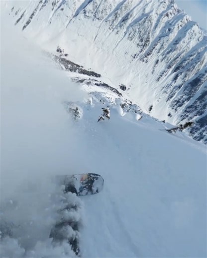 113K views · 878 reactions | 2024のビデオトップ５ 第2位は長すぎるピローラインを乗りこなす #GoProAthlete トラビス・ライスのPOVショット 雷 #GoProMAX で撮影。 GoPro.com/Snowboard | GoPro | Facebook