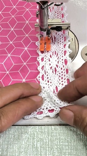 How to Sew Mitered Lace Corners #sewinghacks