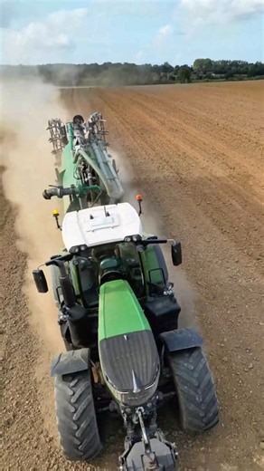 🔥 #bigtractor still working #amazingmachinery #farming #bigmachines #agriculture