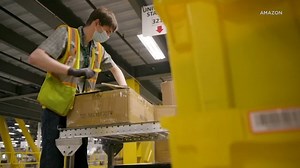 JOBS ALERT: Amazon.com says it's hiring for 150,000 seasonal positions nationally -- and that includes more than 14,000 jobs in Southern California. Company rep Eileen Hards says these roles have an average starting pay of $18 per hour, plus a sign-on bonus of up to $3,000. She shared more information about available jobs with Jovana Lara on Eyewitness News at 11 a.m. https://abc7.com/solutions | ABC7