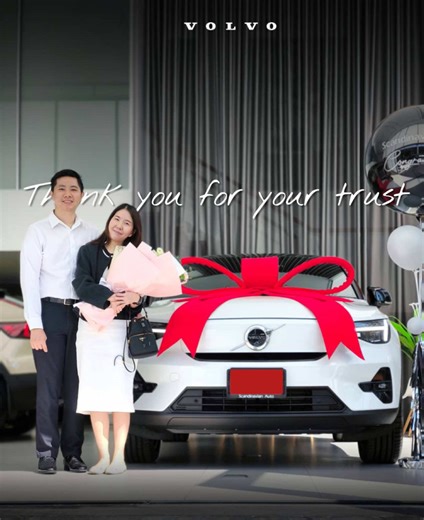 ส่งมอบความสุข ❤️ 24/12/2025 ส่งมอบรถยนต์ Volvo EC40 Ultra Single Motor สีขาวสวยๆ ให้กับคุณโบว์ ณัฏพร ขอบคุณมากๆนะคะ ที่ให้โอกาสเลือกให้จิ๊บได้ ดูแล และส่งมอบรถคันนี้ค่ะ มีความสุขกับการใช้รถคันนี้ตลอดการเดินทางเลยนะคะ ขับขี่ปลอดภัยทุกเส้นทางค่ะ #ทุกชีวิตปลอดภัยในวอลโว่ Thank You For Trust Volvo Scandinavian Auto Sales Consultant : Jibz (จิ๊บ) นริศรา 📞TEL : 0924495125 #ec40 #โปรโมชั่นวอลโว่ #volvojibz #volvo