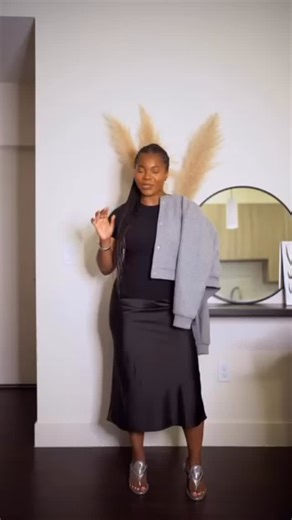 Spring’s “it” heel just landed early.��Meet ravyn from the @naturalizer x @juneambrose collection; a sporty-chic thong sandal with the *most* wearable kitten heel.��ravyn launches in this color three more on march 3rd. mark your calendar! | Naturalizer