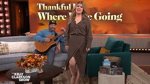 Garth Brooks and Kelly Clarkson talk about Thanksgiving