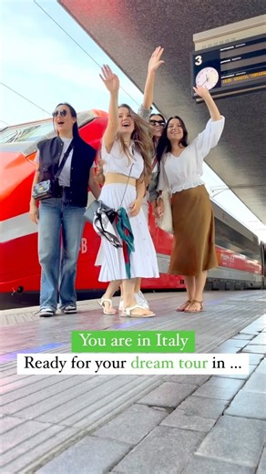 🇮🇹✨ These four friends experienced the magic of Venice like never before. There’s nothing quite like immersing yourself in the authentic charm of this timeless city with lifelong friends, knowing you can rely on guides like those from @instazione.it who customize every tour to fit your needs and preferences. 🌟 From visiting iconic places to discovering hidden gems and savoring local flavors. Every moment is tailored to become long-lasting memories! Ad #italy #visititaly #italia #italylikealoc