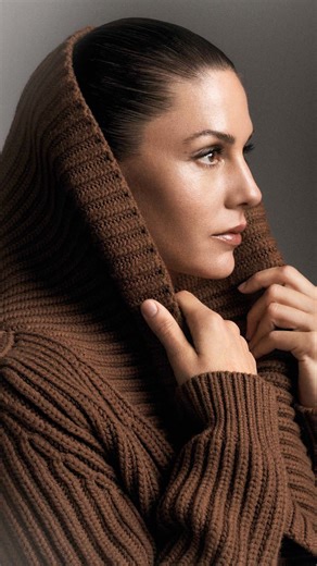 Gala on Instagram: "RENCONTRE AVEC NATASHA ANDREWS À L’OCCASION DE LA SORTIE DE SON LIVRE "FLOWS" Experte wellness et véritable gourou sur les réseaux sociaux, cette self care addict sort un livre où elle partage les secrets de son éclat, "Le yoga a libéré mon corps, le théâtre a libéré ma parole" s’est-elle confiée à nous lors d’une interview à retrouver dans le Gala actuellement en kiosque. Son livre "Flows" est disponible à partir du 5 novembre. Crédits : Interview : Nora Sahli @norasahli Pho