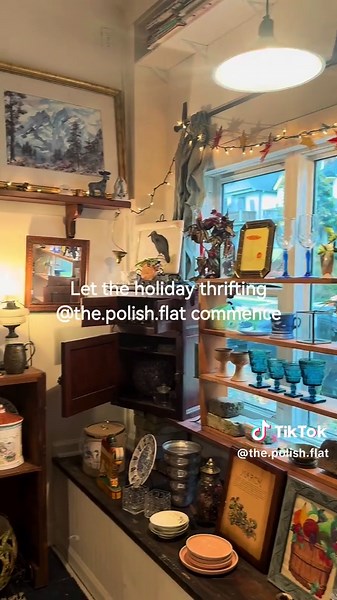 Thanks for making our first market of November such a huge hit! 🍂 The Polish Flat, your friendly neighborhood thrift shop, is open for trinket and holiday shopping *4* more days this month. Give us a visit and find trinkets for your home and to gift, fresh bakery, and good company ✨ 𝓝𝓸𝓿𝓮𝓶𝓫𝓮𝓻 𝓜𝓪𝓻𝓴𝓮𝓽𝓼 𝓪𝓽 𝓣𝓱𝓮 𝓟𝓸𝓵𝓲𝓼𝓱 𝓕𝓵𝓪𝓽 ❅ Sat. 11/15 • 10-4pm ❅ Sat. 11/22 • 10-4pm ❅ Sun. 11/23 • 11-2pm ❅ Sat. 11/29 • 10-4pm (Small business Saturday!) 𝓨𝓸𝓾'𝓵𝓵 𝓕𝓲𝓷𝓭... ❄️ Holiday