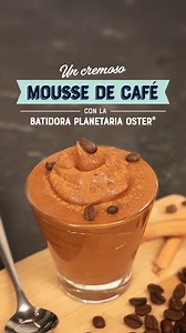 Una nueva forma de tomar café con la Batidora Planetaria Oster®️. Con sus 10 velocidades, podrás obtener el volumen que tu mezcla necesita. | Oster