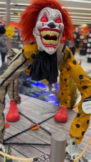 Carnival Creeper from Spirit Halloween 🤡 #halloween #animatronics #spirithalloween #clown