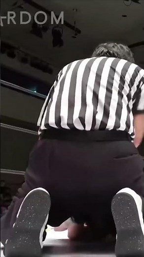 【女子プロレス】ジュリアがスターライト・キッドのマスクを剥いで素顔あらわに！【スターダム】