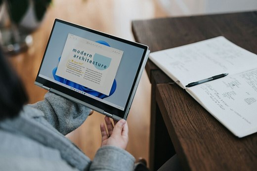 Instalar Windows 11 saltándote los requisitos de Microsoft se complica. Estas son las medidas para que no actualices en tu PC viejo