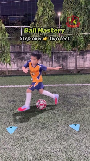 Step over drills…👏👏👏 #coach_win #vstarfootball #footballtraining #football