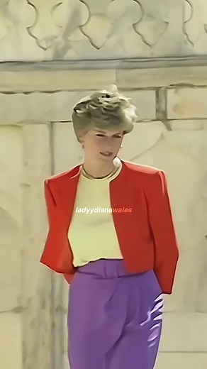 Princess Diana Visits the Iconic Taj Mahal in India