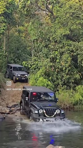 Jeep lover vs thar lover 😂❤️🎉. #mahaindrathar #mahindrathar #shortvideo #shortvideo #thar #jeepen