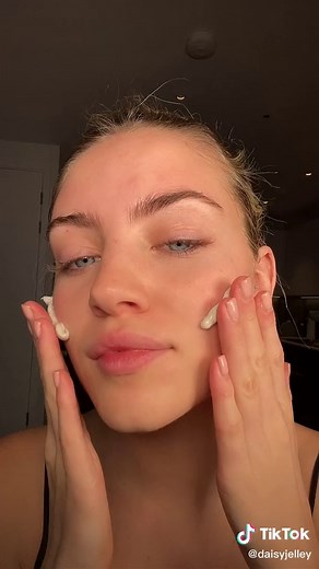 Discover the Stunning Estée Lauder DayWear Collection