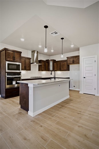 This open concept layout keeps everyone connected, whether you’re hosting friends, helping with homework at the island, or setting the table for a late dinner🕯️ This floor plan is move-in ready for dinners, holidays, and everyday moments. Message us to schedule a tour of this home🏡 🇺🇸 “The Ohio” 🛏️ 4 bed 🛁 2 bath 📐1,824 sqft 💰$308,450 🏡 12925 Pontesbury Drive 📍Hillside Park V 🏞️ The Overlook 🌳HOA 🎥: @filmit.productions #movingtoelpaso #homeconstruction #elpasotexas #realestatephotog