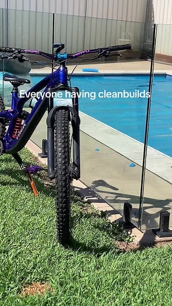 Clean build time 😈#trekbikes #redbullracing #bontragerhubs #quadlock #rockshoxsuspension #dietycomponents #veetireco #TRPbrakes