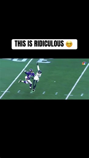 Doug Baldwin somehow holds onto this… One hand, through contact, and still brings it in clean. #nfl #dougbaldwin #football #sportsnostalgia #highlights