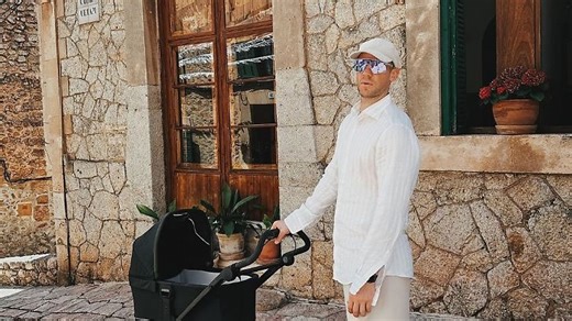 Das steht ihm super gut!: Manuel Neuer zeigt sich erstmals als stolzer Papa