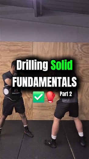 Drilling SOLID FUNDAMENTALS 🥊 Part 2 Use this combo to: Improve your straight punches ✅️ Improve your defensive awareness after throwing ✅️ Improve your head movement ✅️ Improve your counter punches ✅️ These are all fundamentals to the sweet science. Basic punches & basic defences. Just done properly ✔️ If you look at the greats across the years. They aren't flashy. They do the basic things WELL 💯 Breakdown 👇🏻 Jab - Cross - Step Back Jab ➡️ - Cross - LHook - Slip ↗️ - RearUp Save NOW ‼️ TRY 