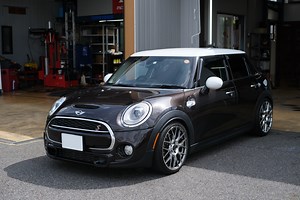 F55 MINI CooperSに地デジチューナー&ドアバイザー取り付け | MINI GARAGE PARADOX