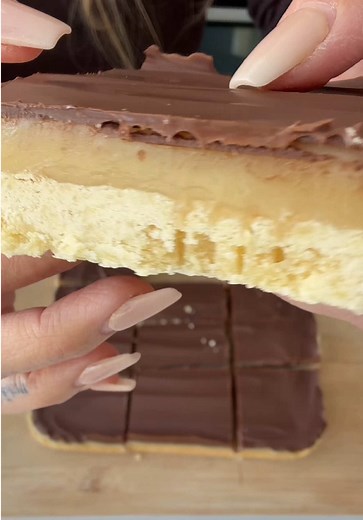 Millionaire's Shortbread Recipe | Easy Baking