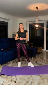 2.8K views · 2.2K reactions | Jaké cviky jsou nejlepší na zadek? Už víc než 30 let používám tyhle ty. Je jich celá řada, ale na domácí použití a cvičení vám dnes posílám tyto dva. Tak, a teď už jen pevnou vůli a pravidelnost je to co si přeji aby jste měli. #fitness #bodybyhanka #homefitness | Hanka Kynychová | Facebook